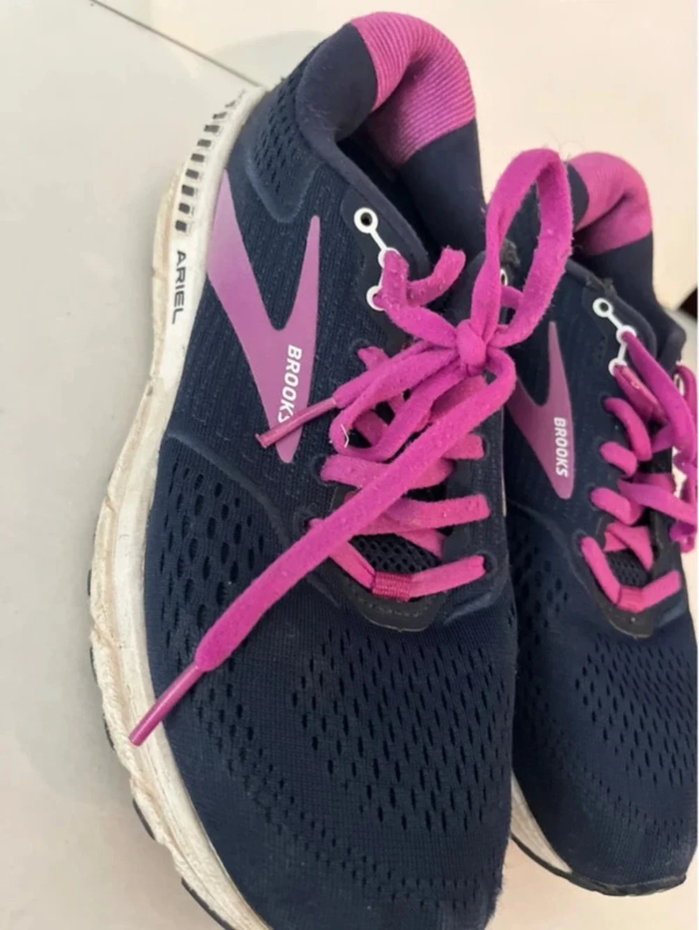 Brooks Ariel Running Shoes Women’s Size 7.5 Navy blue purple Sneakers